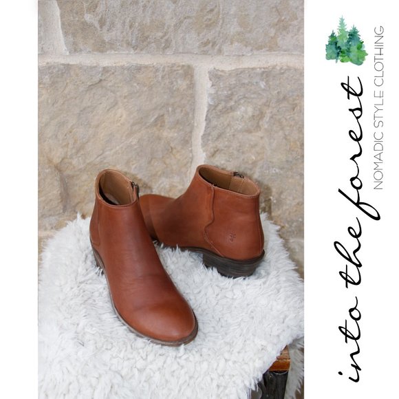 Frye Shoes - Frye Carson Piping Leather Zip Bootie Caramel Cognac Brown Boot Size 6.5